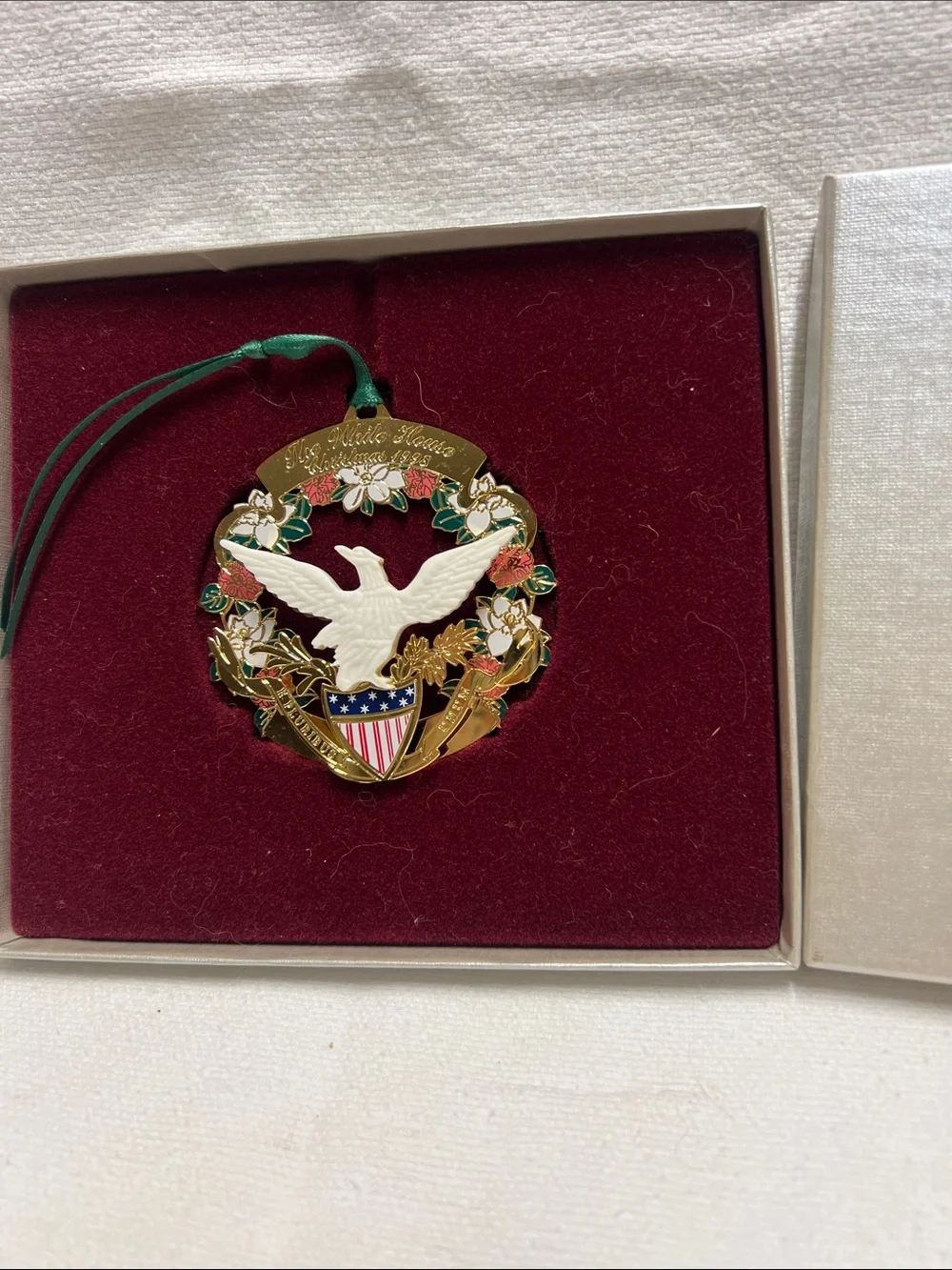 Holiday Dove Wreath Ornament - White/Gold 1998 Vtg collection